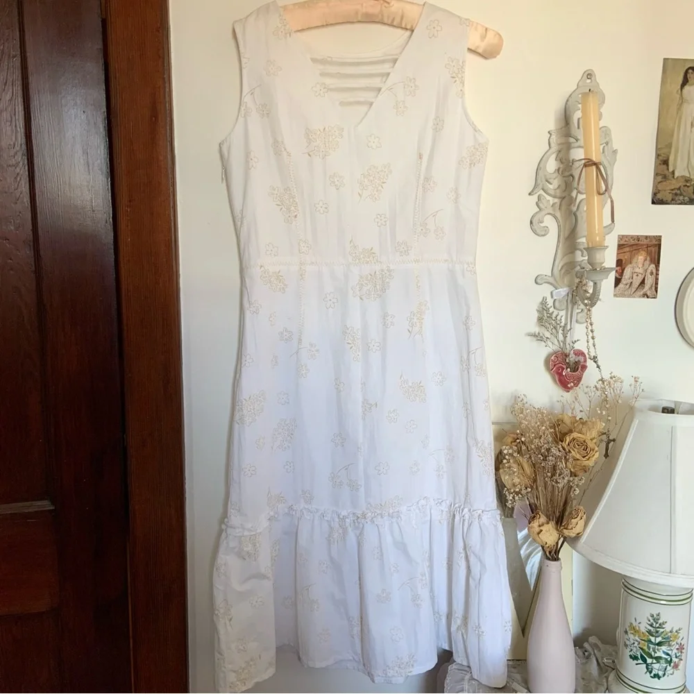 Veeko White floral cottage core cotton dress NWT - Picture 6 of 7